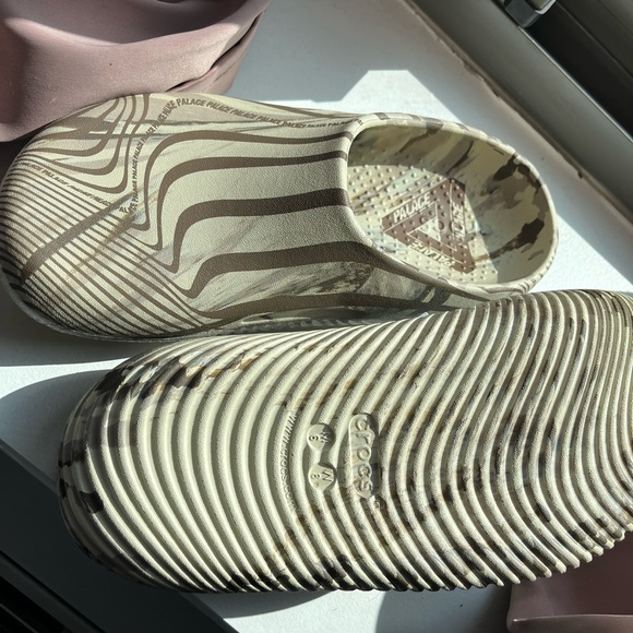 LIMITED EDITION PALACE CROCS. - Picture 3 of 7